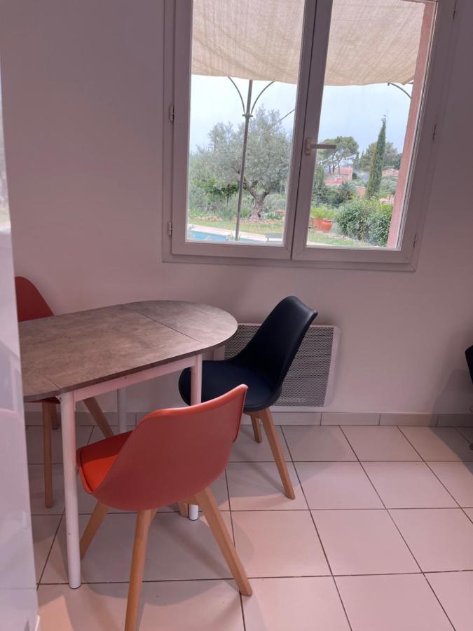 Hauteurs De Toulon : Charmant Studio Piscine Exteriör bild