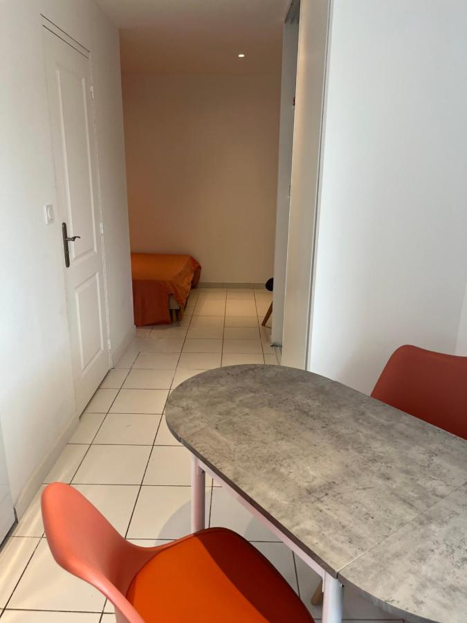 Hauteurs De Toulon : Charmant Studio Piscine Exteriör bild
